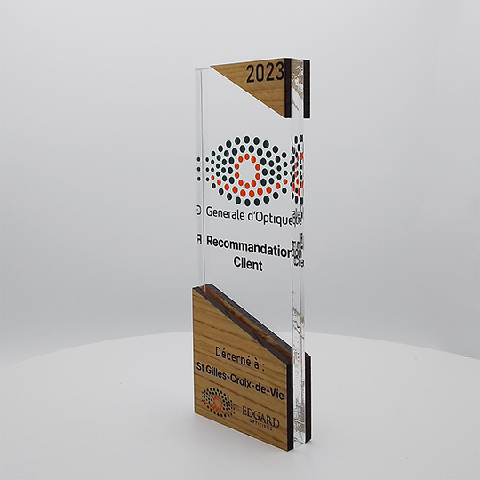 Trophée sur mesure plexi bois - général d'optique