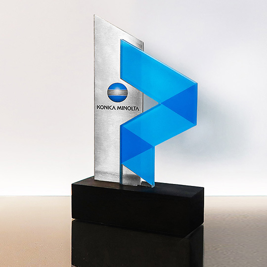 Trophée Métal et Plexiglass - Konica