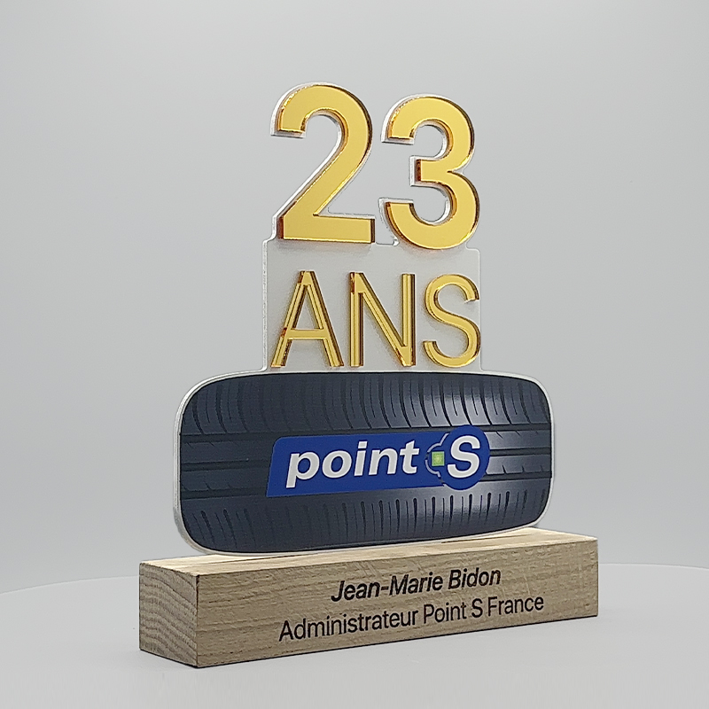 Trophée sur mesure personnalisé métal bois - Point S